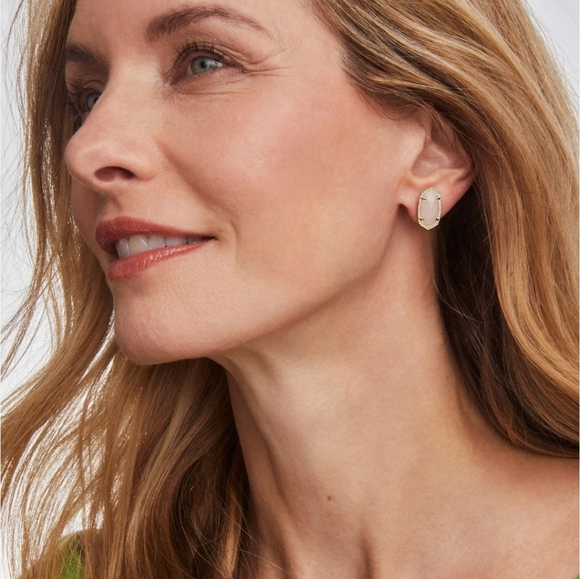 NIB Kendra Scott Ellie earrings Gold Glass Dichroic